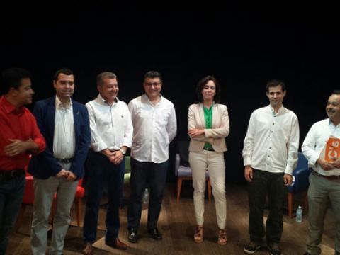 Los seis candidatos el pasado jueves antes de iniciar el debate organizado por Tele Priego y Radio Priego FM. (Foto: Raimundo Sánchez)
