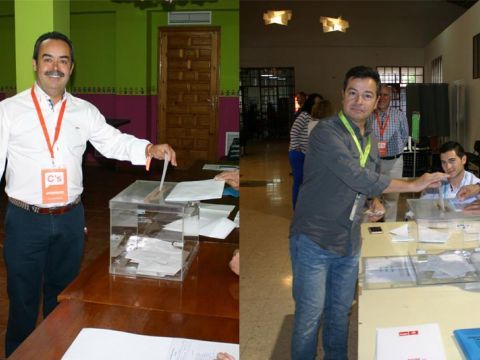 Francisco Aguilera (Ciudadanos) y Manuel Rodríguez (Izquierda Unida) depositan sus papeletas. (Foto: R. Cobo)