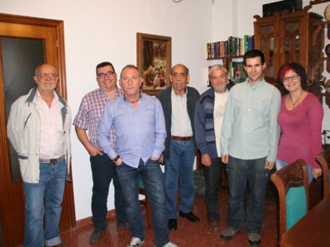 David López, segundo por la derecha, junto a integrantes de la candidatura de Participa Priego. (Foto: A. J. Sobrados)