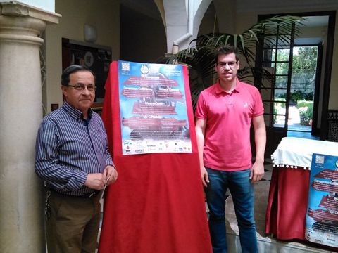 Miguel Forcada y José Vicente Soler junto al cartel anunciador de la nueva edición de los cursos de la ABA. (Foto: R. Cobo)