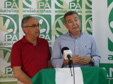 Agustín Espinosa y Juan Carlos Pérez Cabello, esta tarde en la sede del PA. (Foto: R. Cobo)