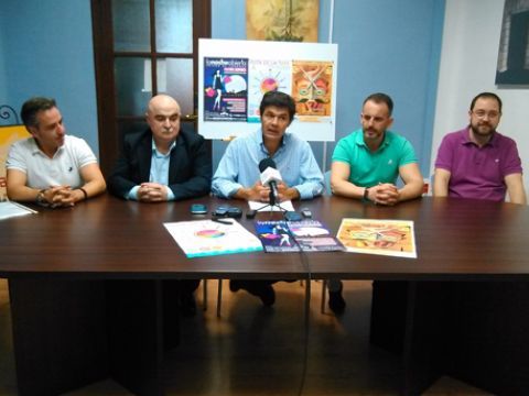 Carrillo, en el centro, con representantes de la junta directiva de la Asociación CCA. (Foto: R. Cobo)