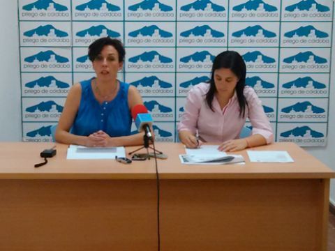 María Luisa Ceballos y Cristina Casanueva, esta mañana durante su comparecencia ante los medios. (Foto: R. Cobo)