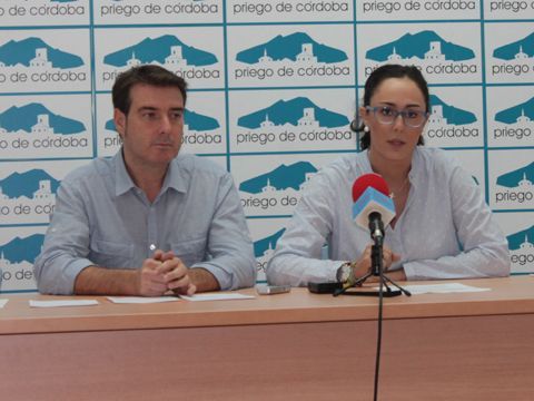Pablo Ruiz e Inés María Aguilera, esta mañana durante su comparecencia ante los medios. (Foto: R. Cobo)