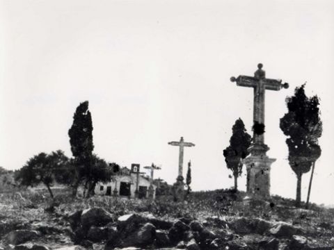 La primitiva ermita de El Calvario antes de 1938. (Foto: Archivo E.A.O.)
