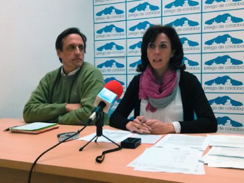 Javier Ibáñez y María Luisa Ceballos durante su comparecencia ante los medios. (Foto: R. Cobo)