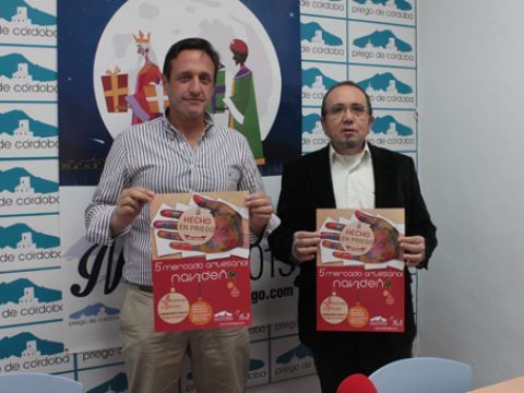 Javier Ibáñez y Paco Tamajón con el cartel anunciador. (Fot: R. Cobo)