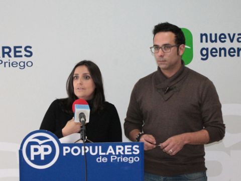 Beatriz Jurado y Sergio Fornile, ayer durante su comparecencia ante los medios. (Foto: R. Cobo)