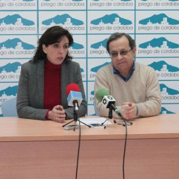 María Luisa Ceballos y Miguel Forcada durante la presentación de los actos previstos con motivo del Día de Andalucía. (Foto: R. Cobo)