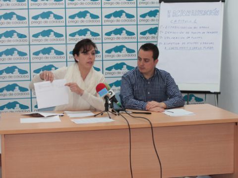 María Luisa Ceballos y Miguel Ángel Valdivia durante la comparecencia ante los medios celebrada hoy jueves. (Foto: R. Cobo)
