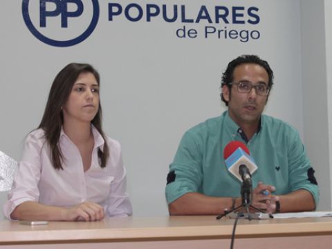 Rosaura Muñoz y Sergio Fornieles durante su comparecencia ante los medios. (Foto: R. Cobo)