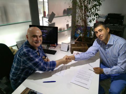 José Luis Momparler y José Justo Villén tras la firma del convenio de colaboración. (Foto: Cedida)