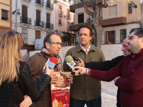 Francisco Tamajón atendiendo a los medios junto a Javier Ibáñez. (Foto: R. Cobo)