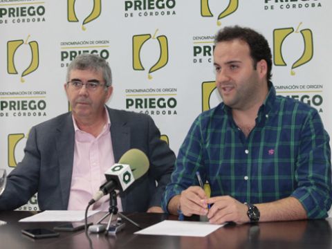 Francisco Serrano y Juan Ramón Valdivia durante su comparecencia ante los medios. (Foto: R. Cobo)