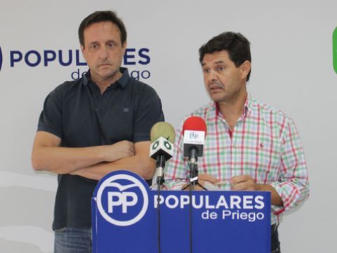 Ibáñez y Carrillo durante la rueda de prensa ofrecida hoy en la sede del PP. (Foto: R. Cobo)