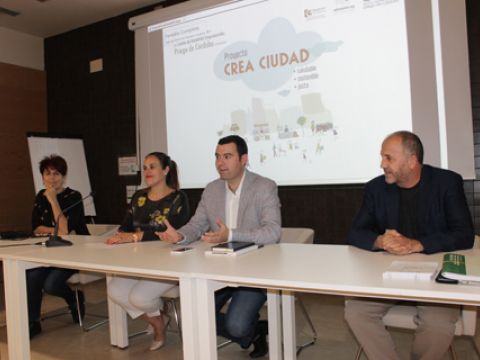 Sira Agudo, Aurora Mª Barbero, José Manuel Mármol y Luis Macia, esta tarde en el CIE de Priego. (Foto: R. Cobo)