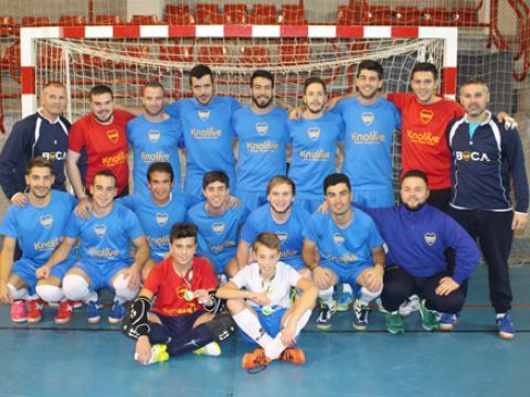 Equipo senior de esta temporada junto a los dos infantiles que han sido Subcampeones de Andalucía. (Foto: Cedida)
