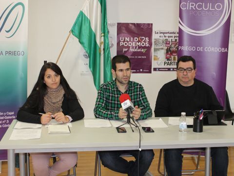 Sánchez, López y Pareja, ayer en la sede de Participa Priego. (Foto: R. Cobo)