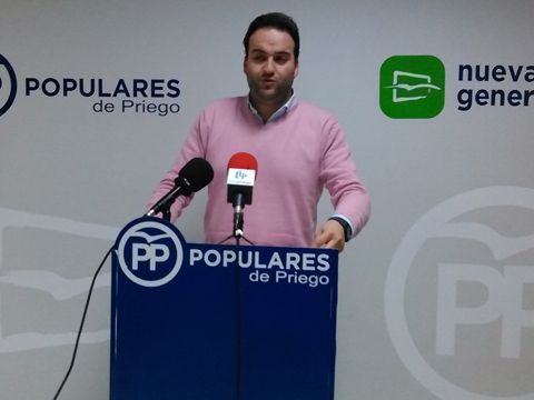Juan Ramón Valdivia, esta tarde durante la reuda de prensa ofrecida en la sede del PP. (Foto: R. Cobo)