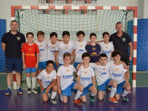 Integrantes y cuerpo técnico del equipo alevín, proclamado campeñón de la Copa Diputación. (Foto: Cedida)