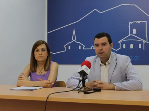 Alba Ávila y José Manuel Mármol durante su comparecencia ante los medios. (Foto: R. Cobo)