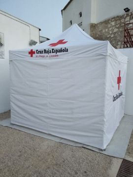 Enfermería de campaña instalada en el patio de cuadrillas. (Foto: R. Cobo)