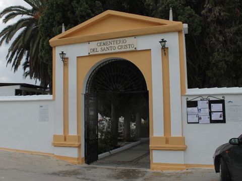 Exterior del cementerio del Santo Cristo. (Foto: R. Cobo)