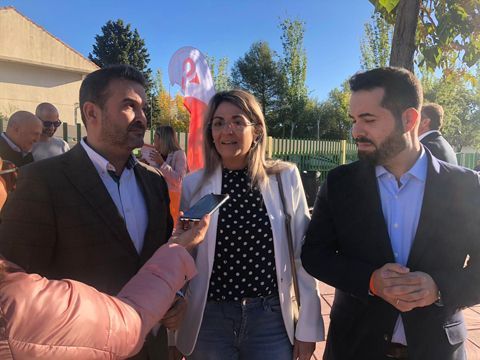Gómez, Valdivia y Carillo atendiendo a los medios. (Foto; Miguel Á Molina)
