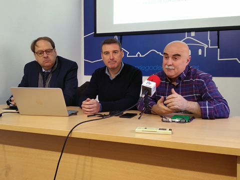 Castilla, Ruiz y Momparler, esta mañana durante la presentación del plan de dinamización. (Foto: R. Cobo)
