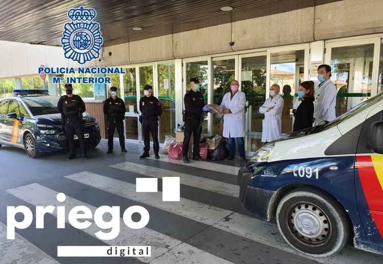 Agentes de la Policía Nacional a las puertas del Hospital infanta Margarita.