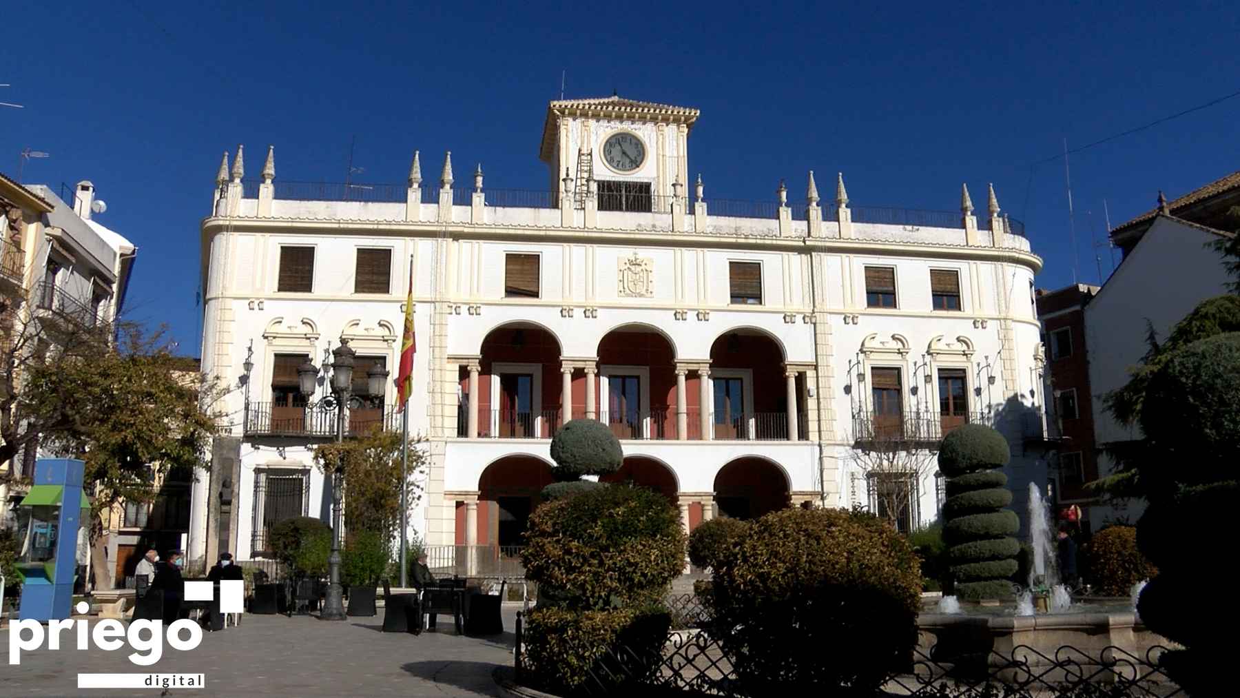 Imagen del edificio Consistorial desde la plaza de la Constitución.