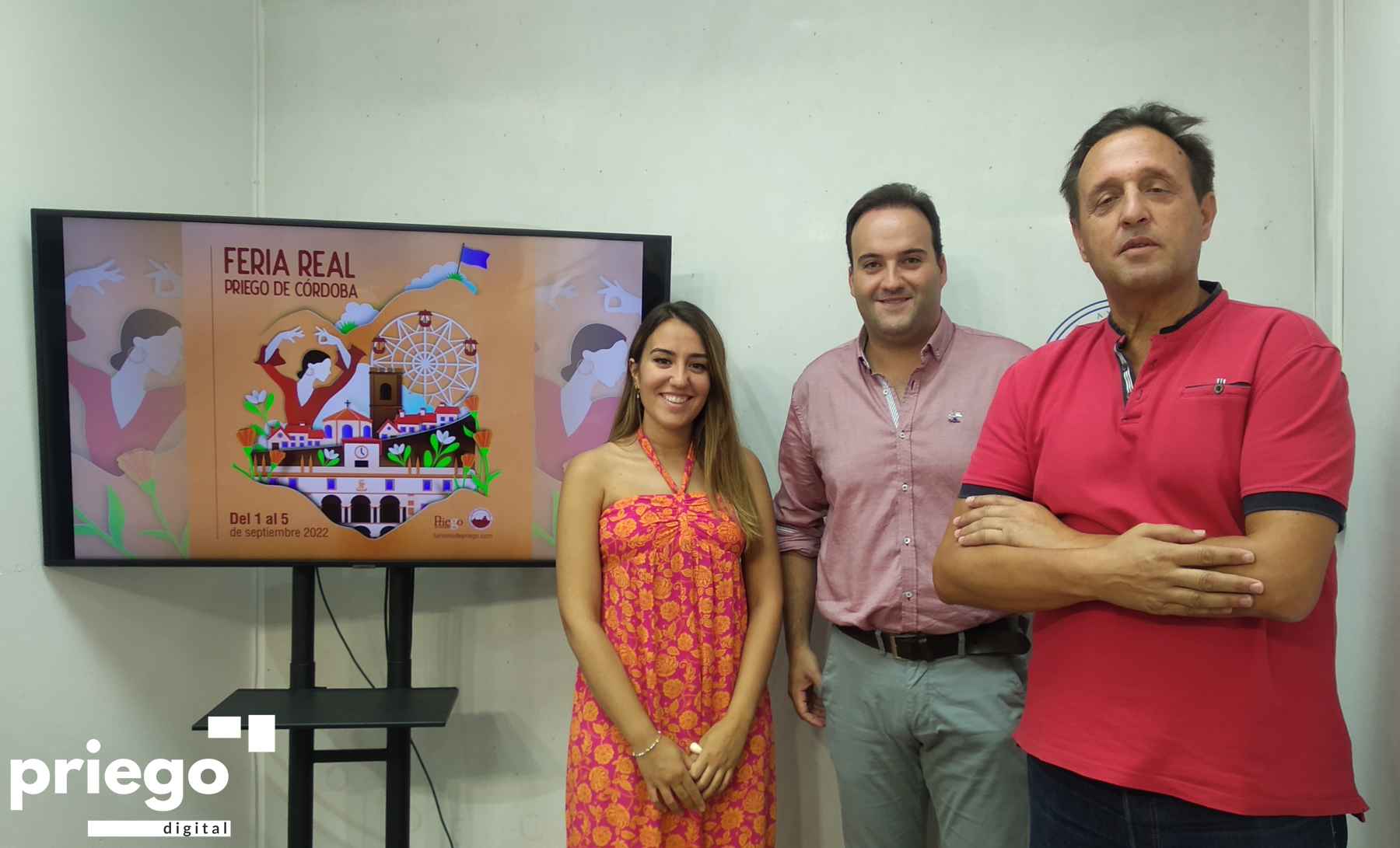 Janet Aguilera, Juanra Valdivia y Javier Ibáñez, hoy junto al cartel anunciador de la Feria Real de Priego 2022.