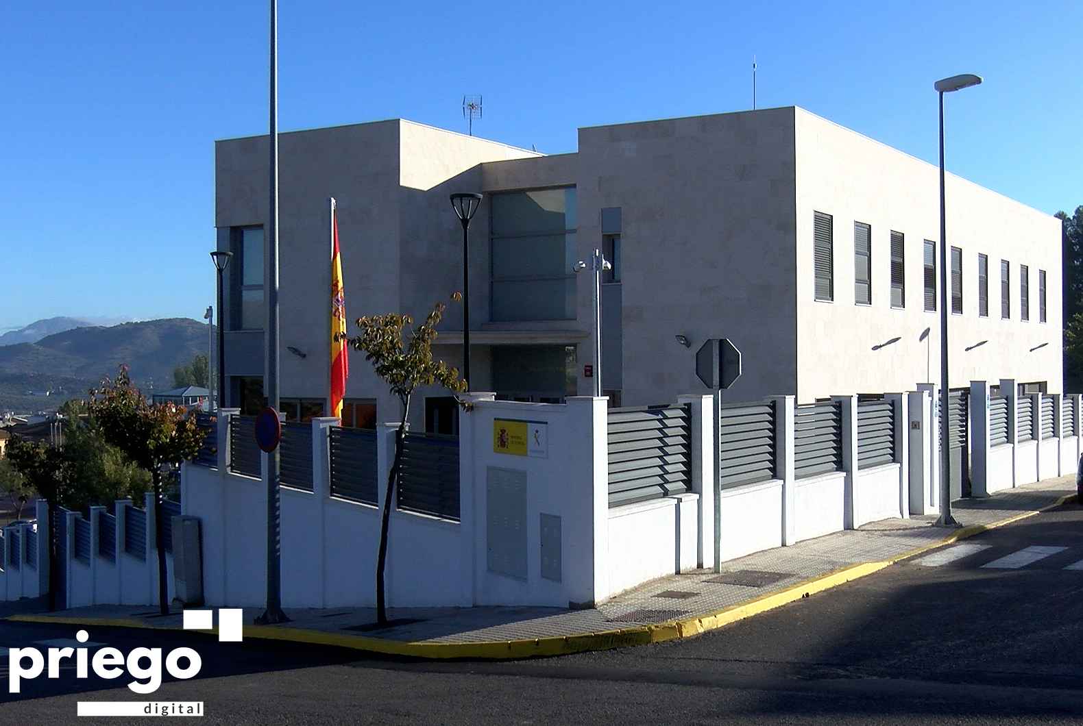 Edificio del cuartel de la Guardia Civil de Priego.