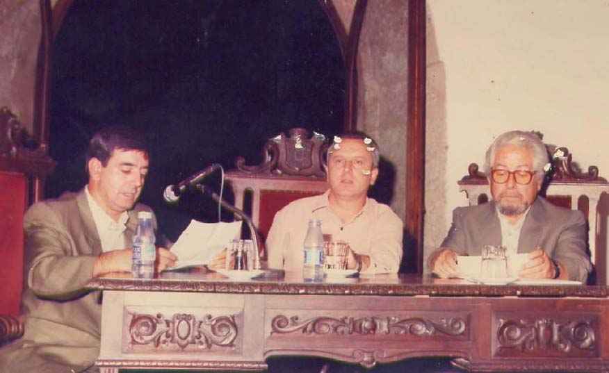 1991 – Acto de clausura del 5º Curso - De izquierda a derecha: Vicente Torres, el Alcalde Tomás Delgado y Antonio Povedano