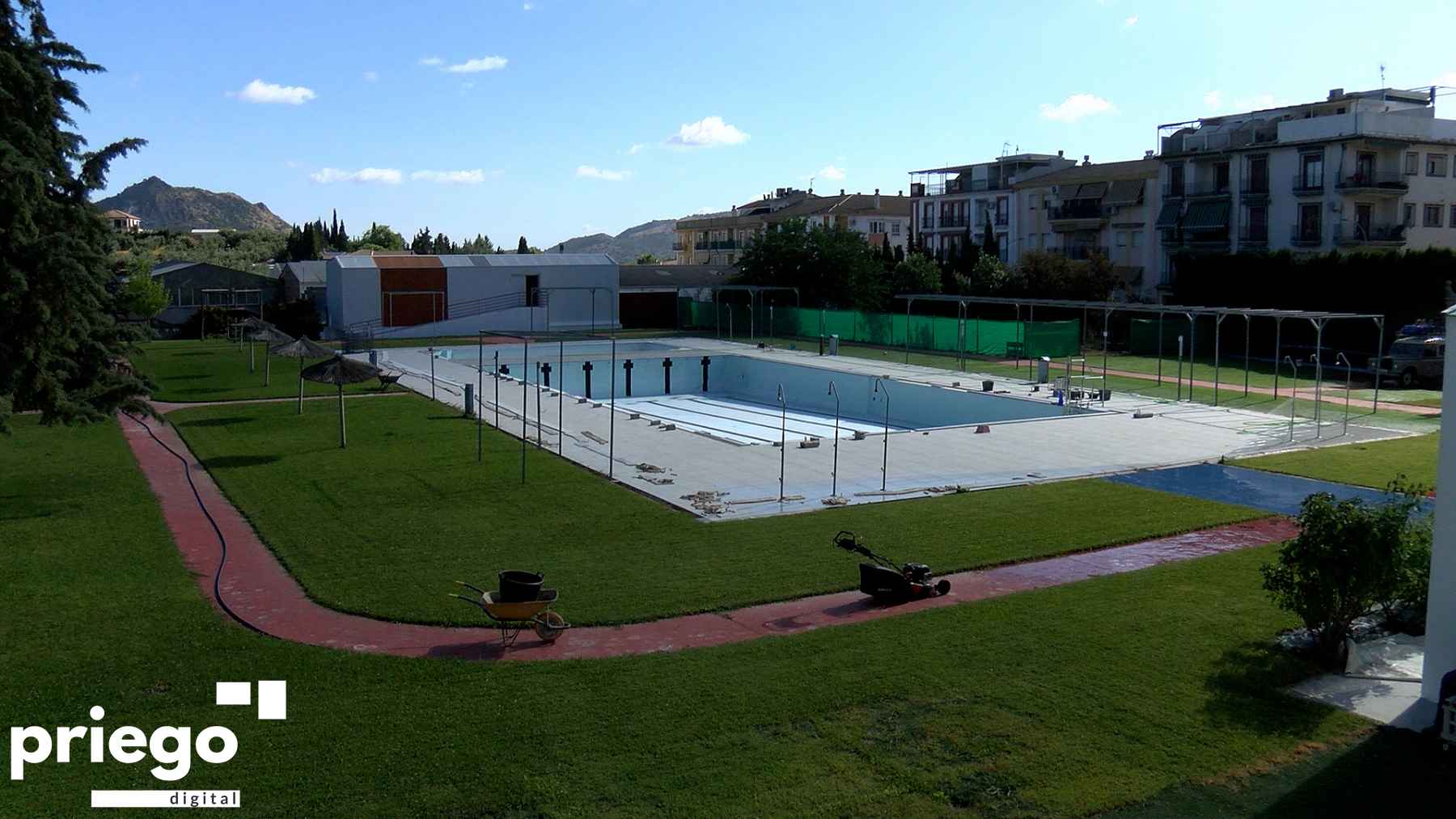 Aspecto actual de la piscina municipal de Priego.