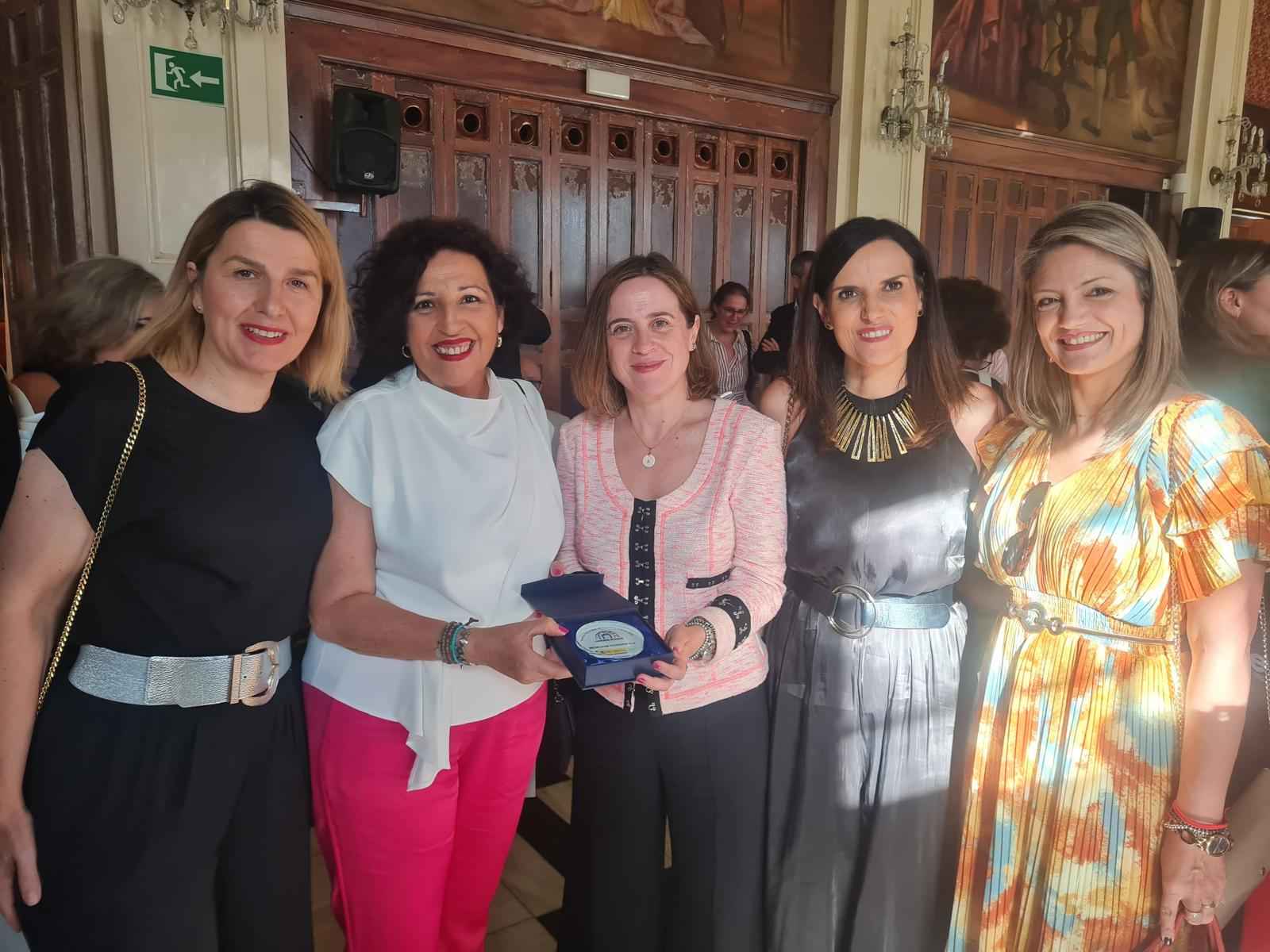 Lucía González, Isabel Navas, Amparo López, Mª Dolores Gálvez, y Eva Gómez.