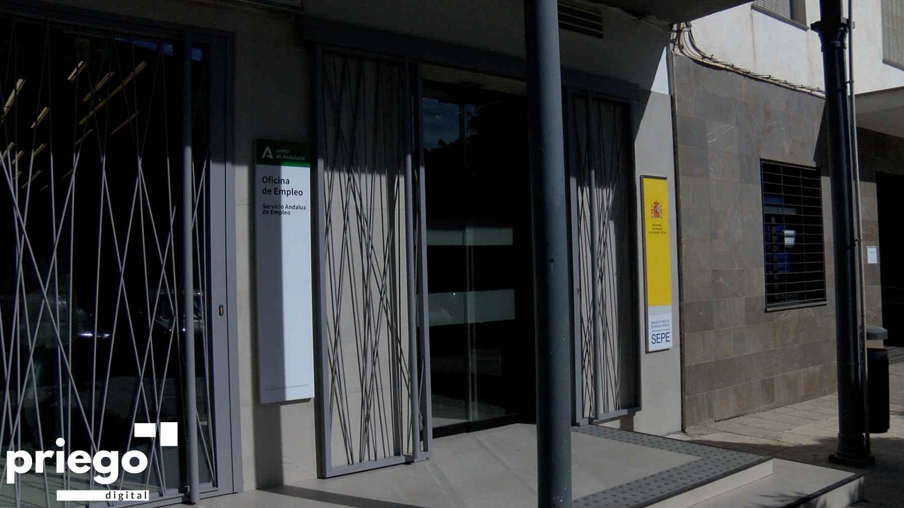 Exterior de la oficina del Servicio Andaluz de Empleo, en Priego.