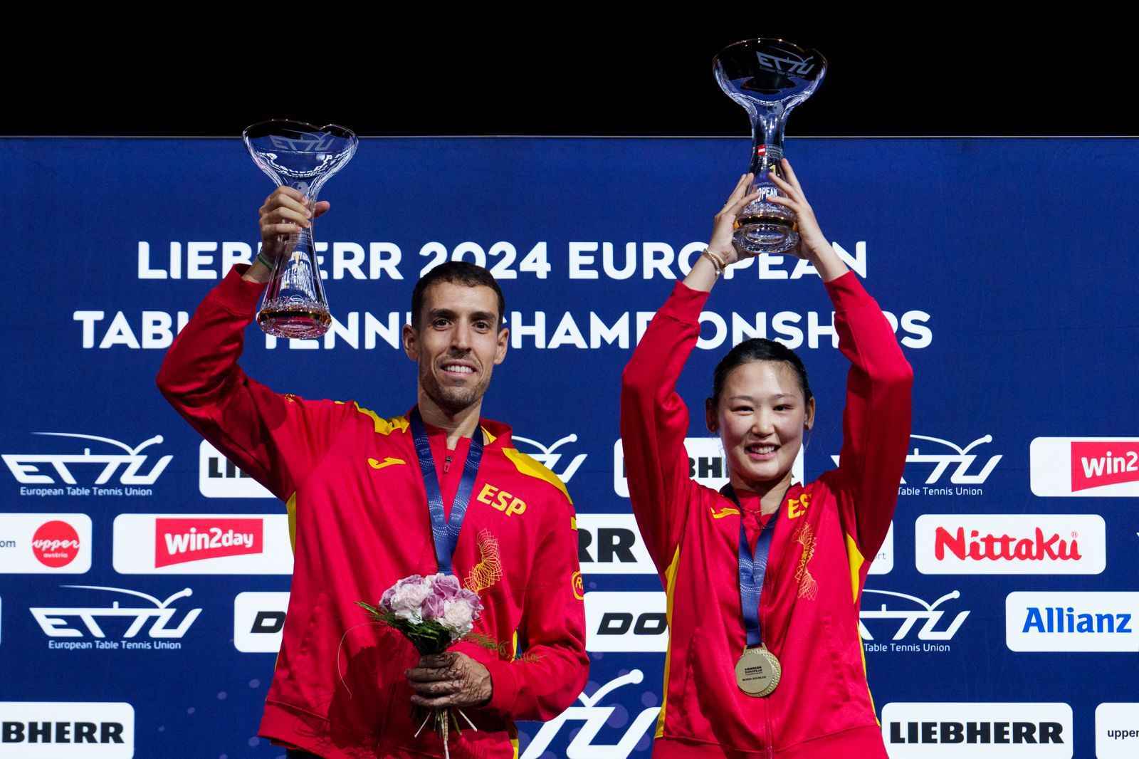 Robles y Xiao celebran el título continental.