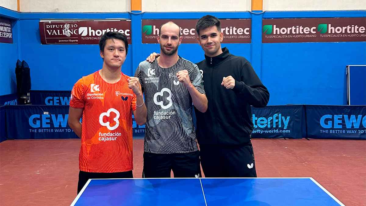 La tripleta prieguense celebra la victoria.