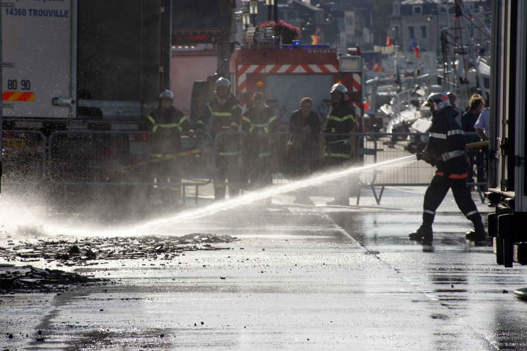 Tareas de extinción de un incendio.