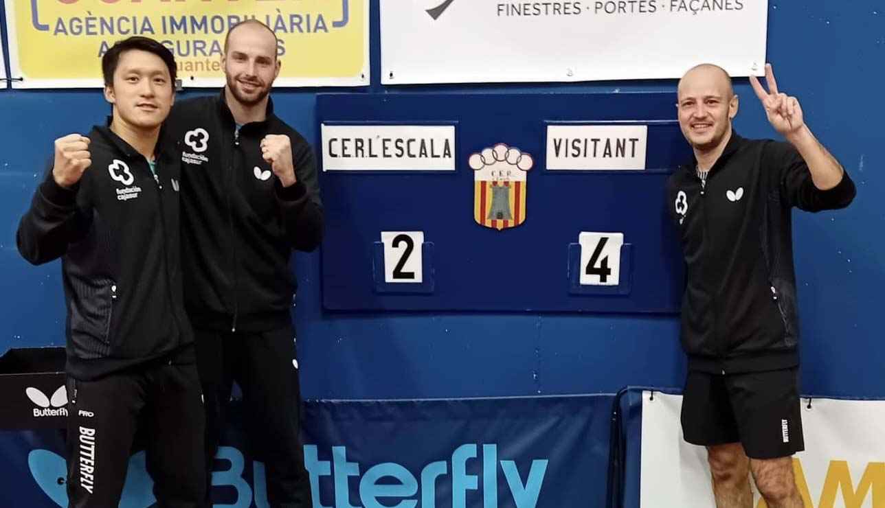 El equipo prieguense celebra la victoria.