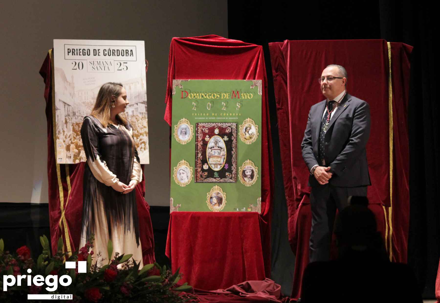 Jezabel Ramírez y Rafael Muñoz con el cartel de los Domingos de Mayo 2025.