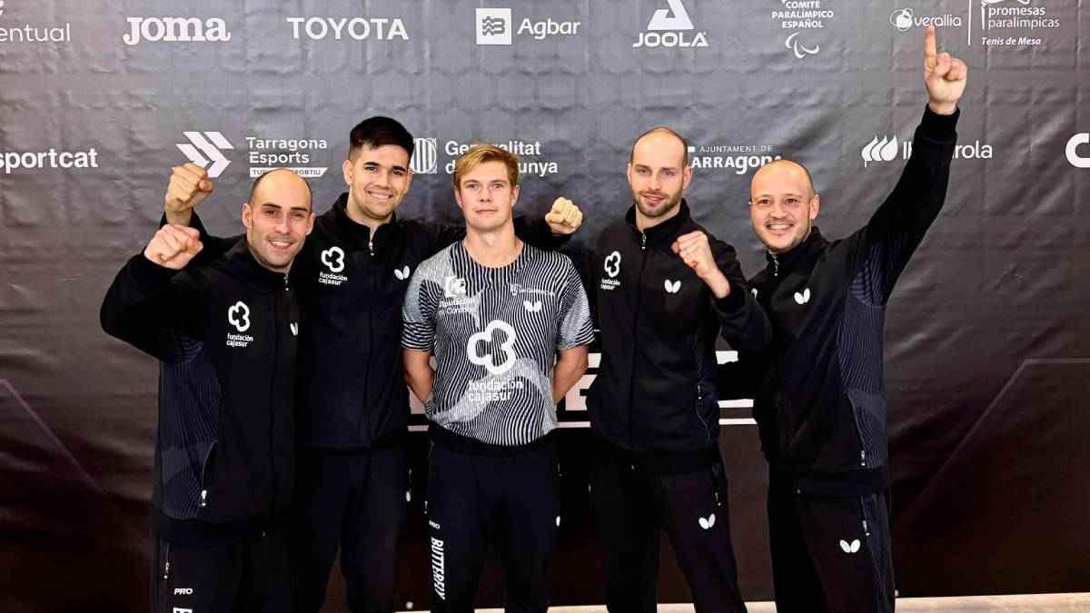 Celebración del equipo masculino.