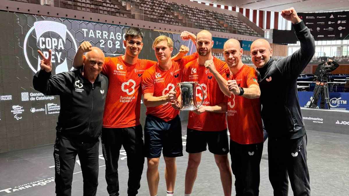 El equipo prieguense celebra la Décima.