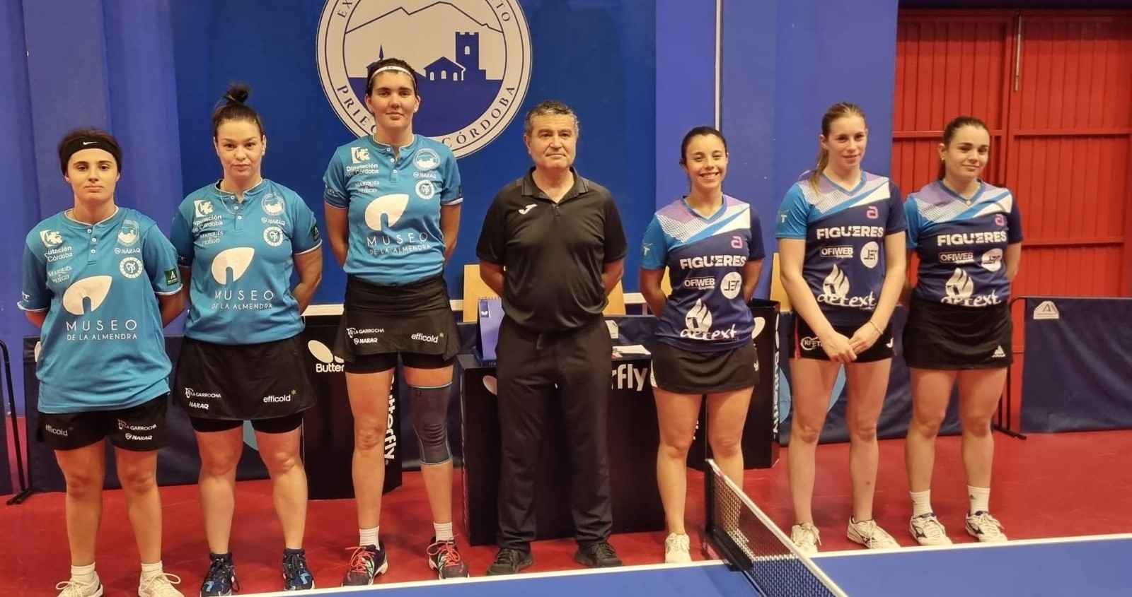 Alineación de ambos equipos.
