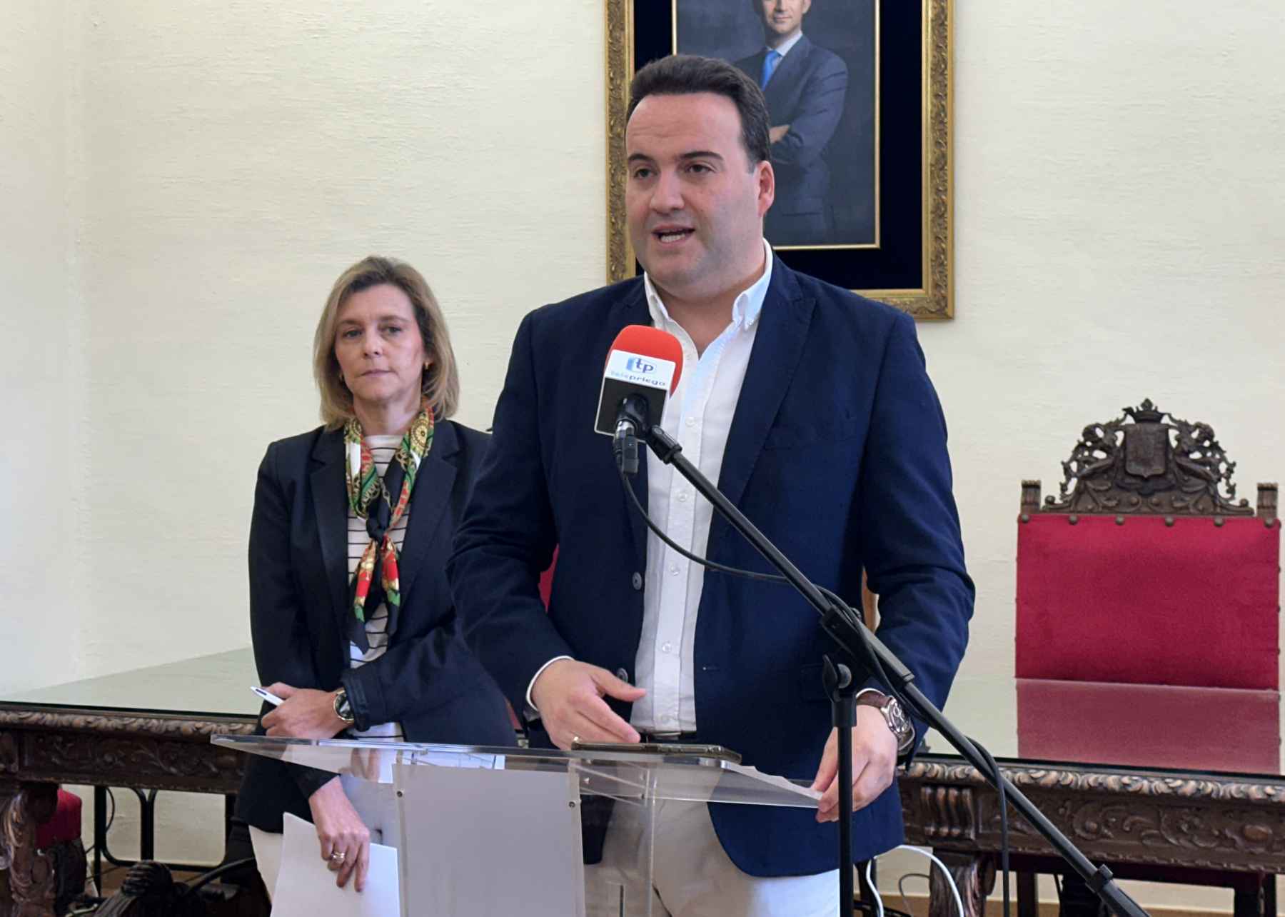 Juan Ramón Valdivia e Inés Mérida, hoy durante su comparecencia ante los medios.