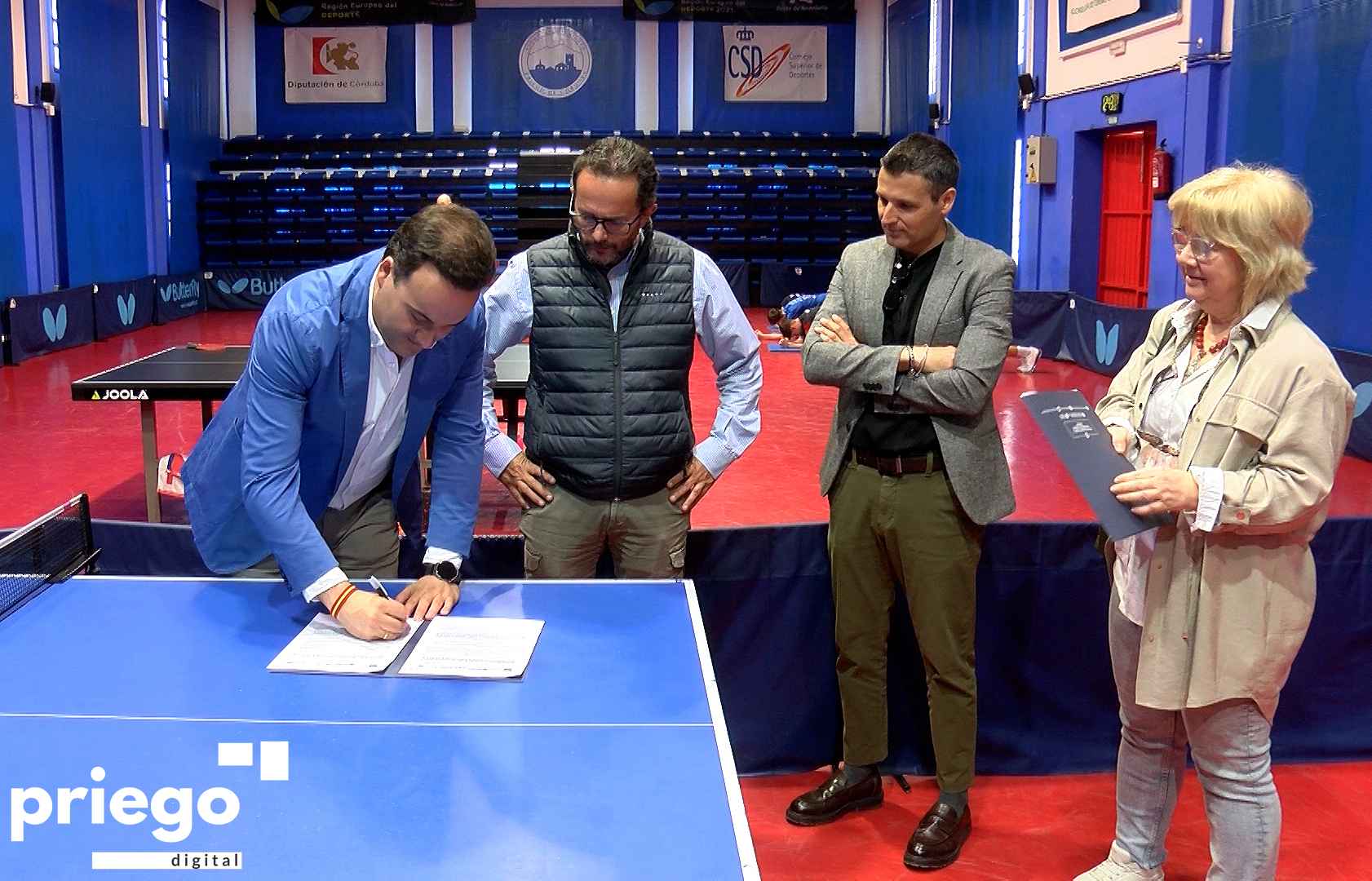 Firma ayer del contrato del inicio de obra.