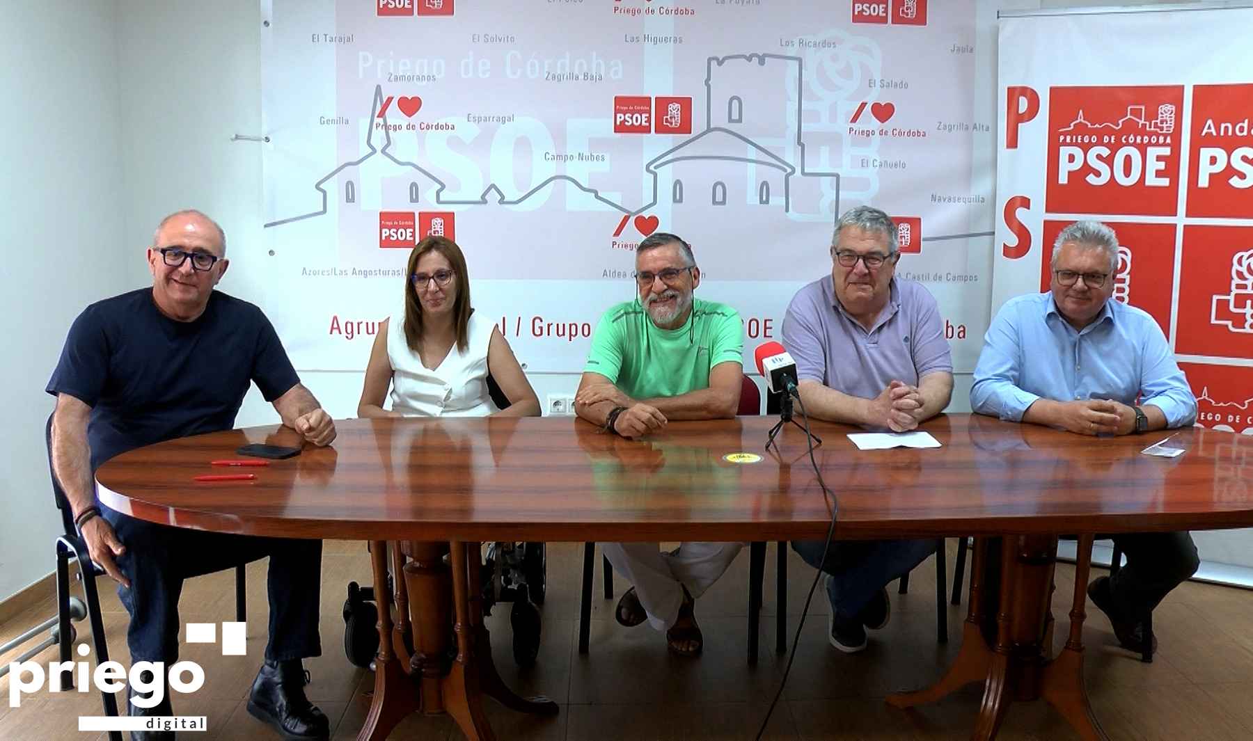 Participantes en la rueda de prensa celebrada ayer en la sede del PSOE de Priego.