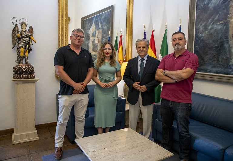 Asistentes a la firma del convenio de colaboración.