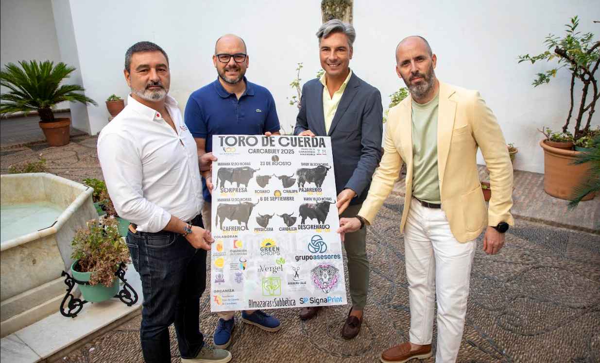 Curro Luque, Juan Miguel Sánchez, Andrés Lorite y Eduardo Lucena con el cartel anunciador.